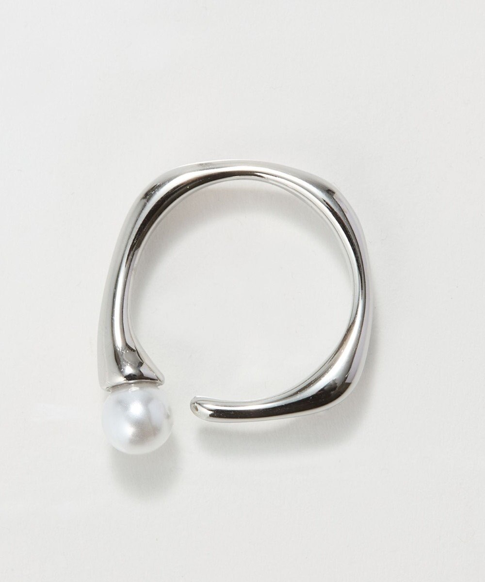 Phoebe 〈金属アレルギー対応〉ラスターフレームパールカフリング　シルバー/ステンレス/大ぶり/存在感◎/主役級/変形 
