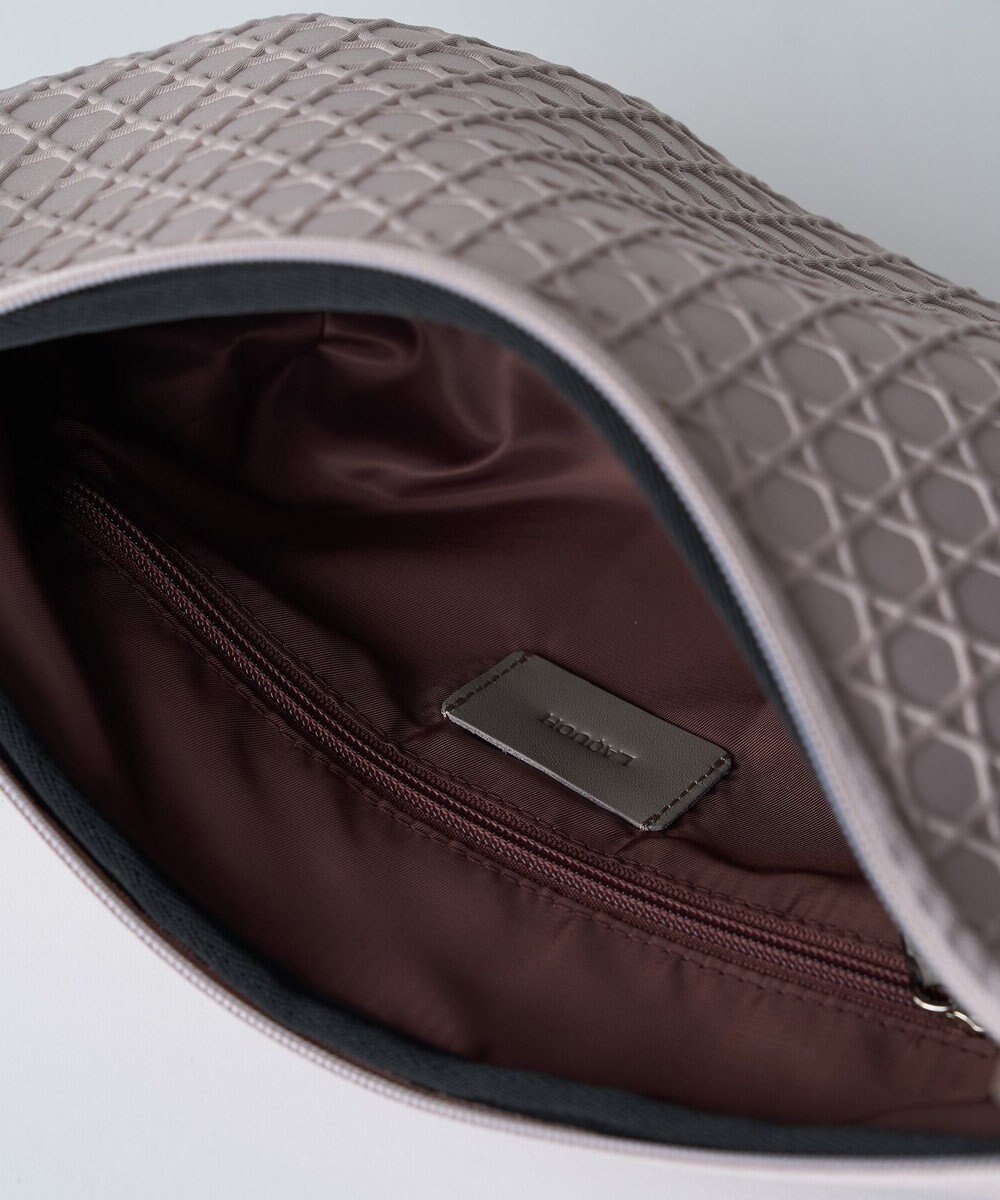 MIYABIYA LAQUOH【撥水加工】篭目柄エンボスボンディングショルダー 