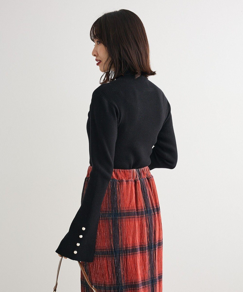 Green Parks ・ｓｗｉｎｇ　ｂｙ　袖パールボタンフレアリブニット 