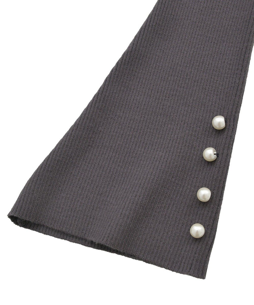 Green Parks ・ｓｗｉｎｇ　ｂｙ　袖パールボタンフレアリブニット 