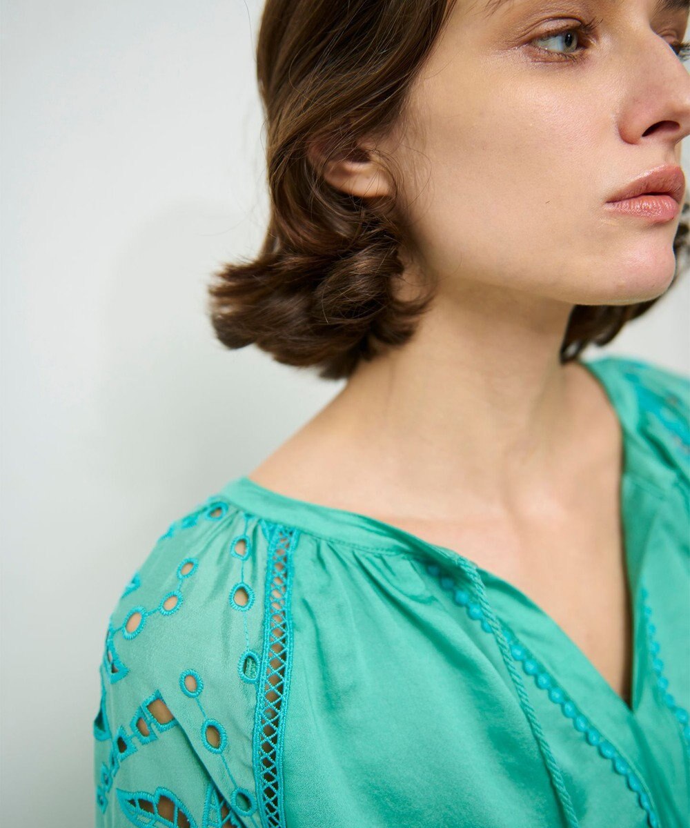 GRACE CONTINENTAL ヤシ柄カットワークトップ 