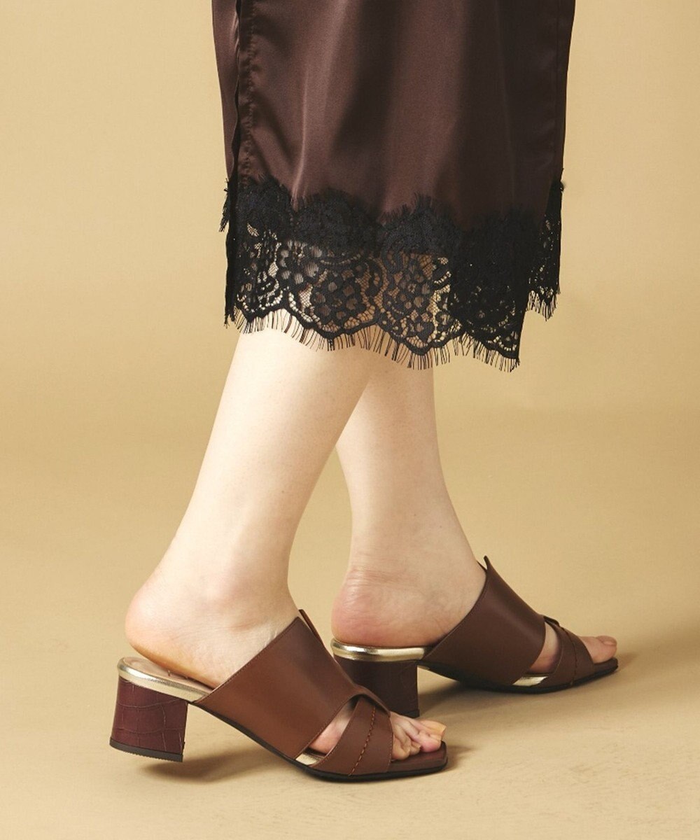 Dominic3 型押しヒール レザーVカットミュール 