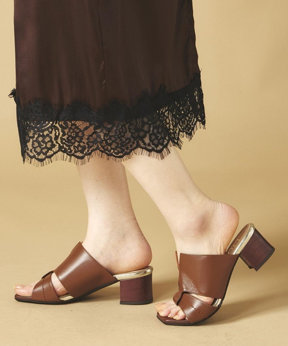 Dominic3 型押しヒール レザーVカットミュール 