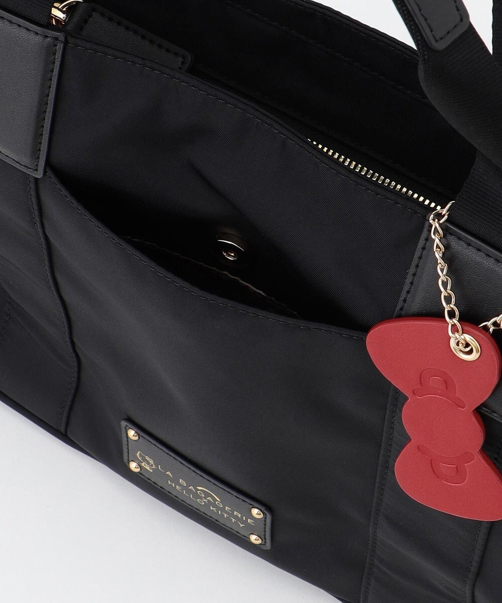 LA BAGAGERIE 【LA BAGAGERIE×HELLO KITTY】リボンチャーム付き　デイリートート　Sサイズ 