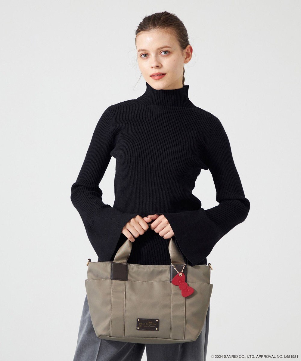 LA BAGAGERIE 【LA BAGAGERIE×HELLO KITTY】リボンチャーム付き　デイリートート　Sサイズ 