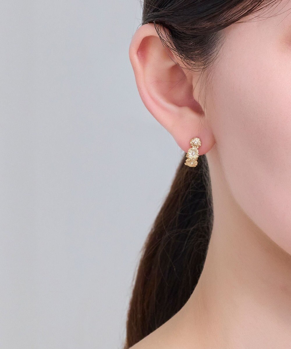 Phoebe 【金属アレルギー対応】マーガレットフラワーフープピアス　ゴールド 