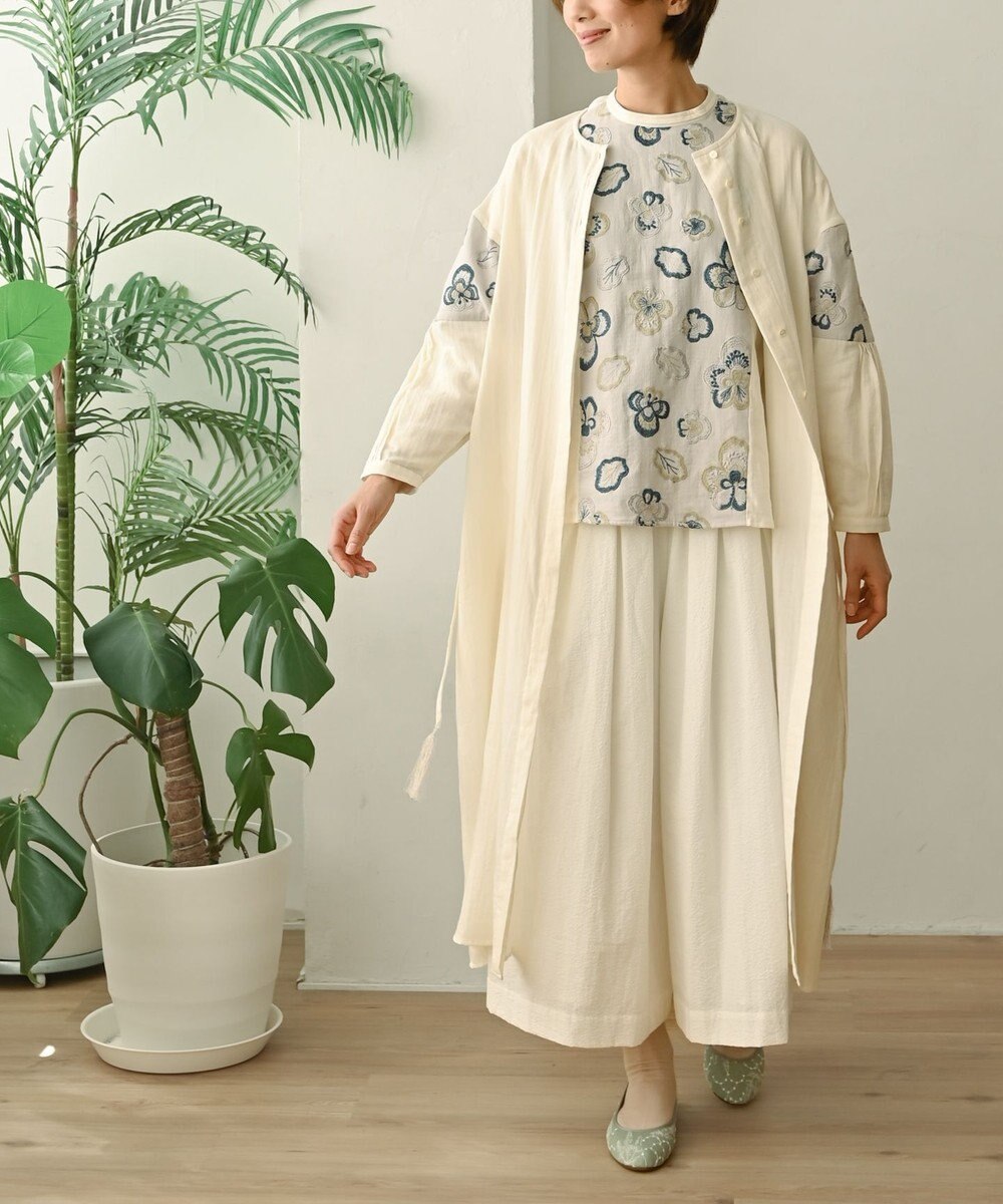 muuc 〈遠州織物の工場で織られた上質なコットン生地〉ビオラ刺繍切り替え ボリューム袖 プルオーバーブラウス 