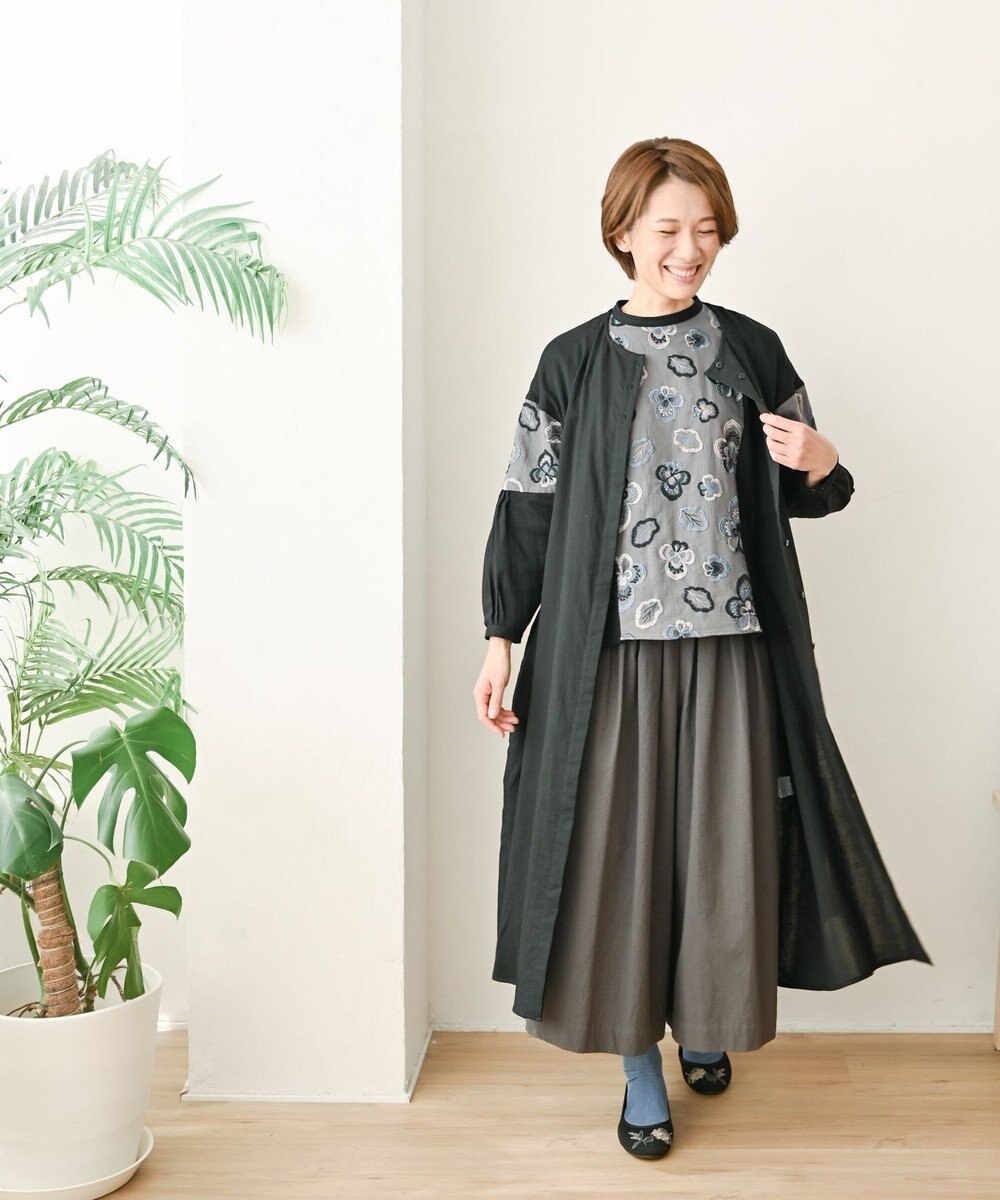 muuc 〈遠州織物の工場で織られた上質なコットン生地〉ビオラ刺繍切り替え ボリューム袖 プルオーバーブラウス 