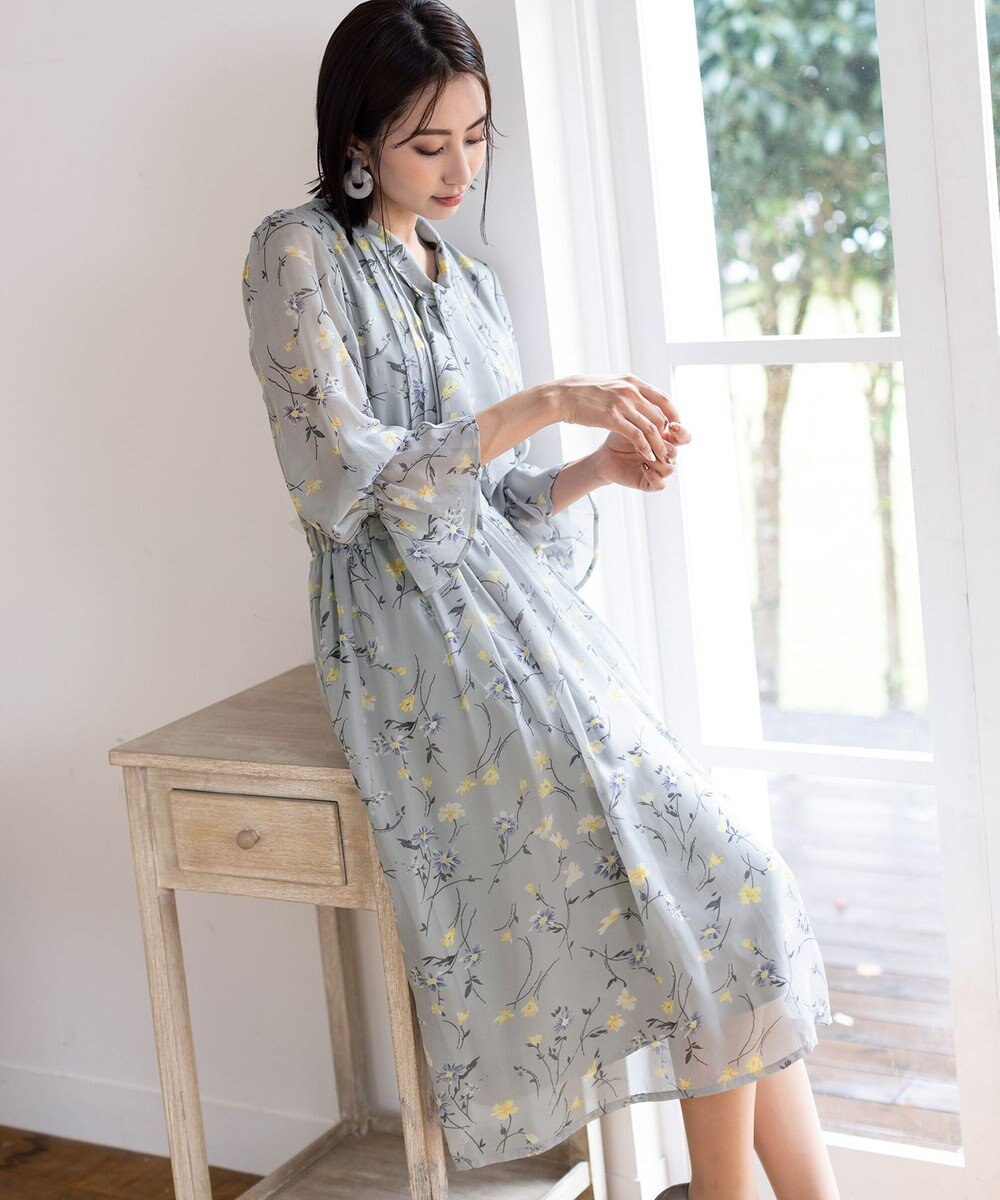 Tiaclasse 【洗える】程良い透け感のプリントボウタイワンピース 