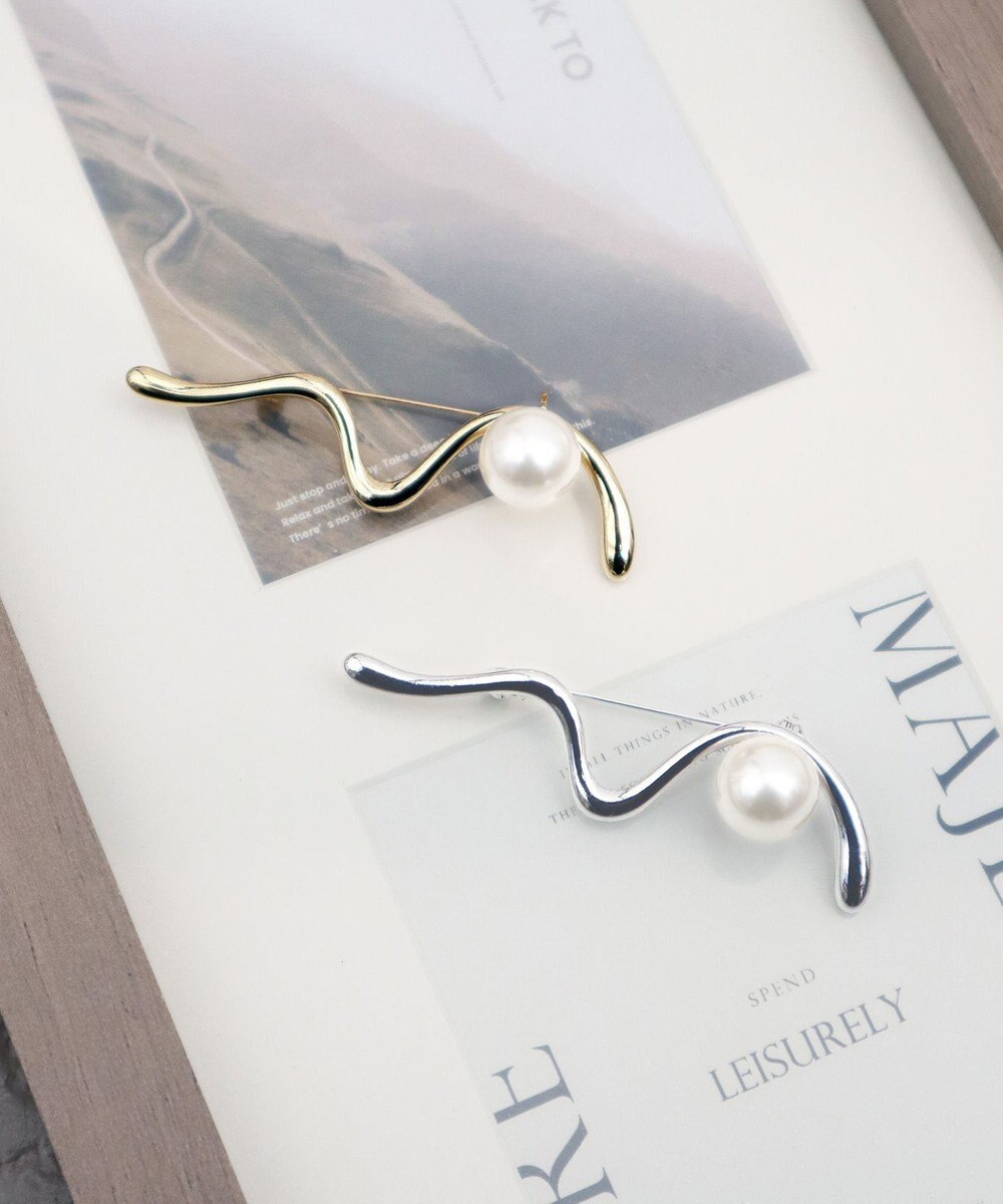 Tiaclasse パール付きニュアンスウェーブブローチ 