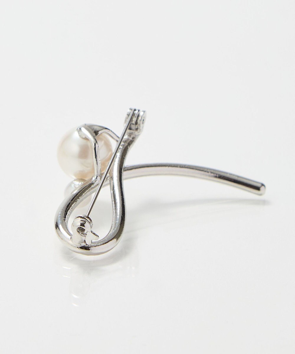 Phoebe クロスメタルパールブローチ　シルバー 