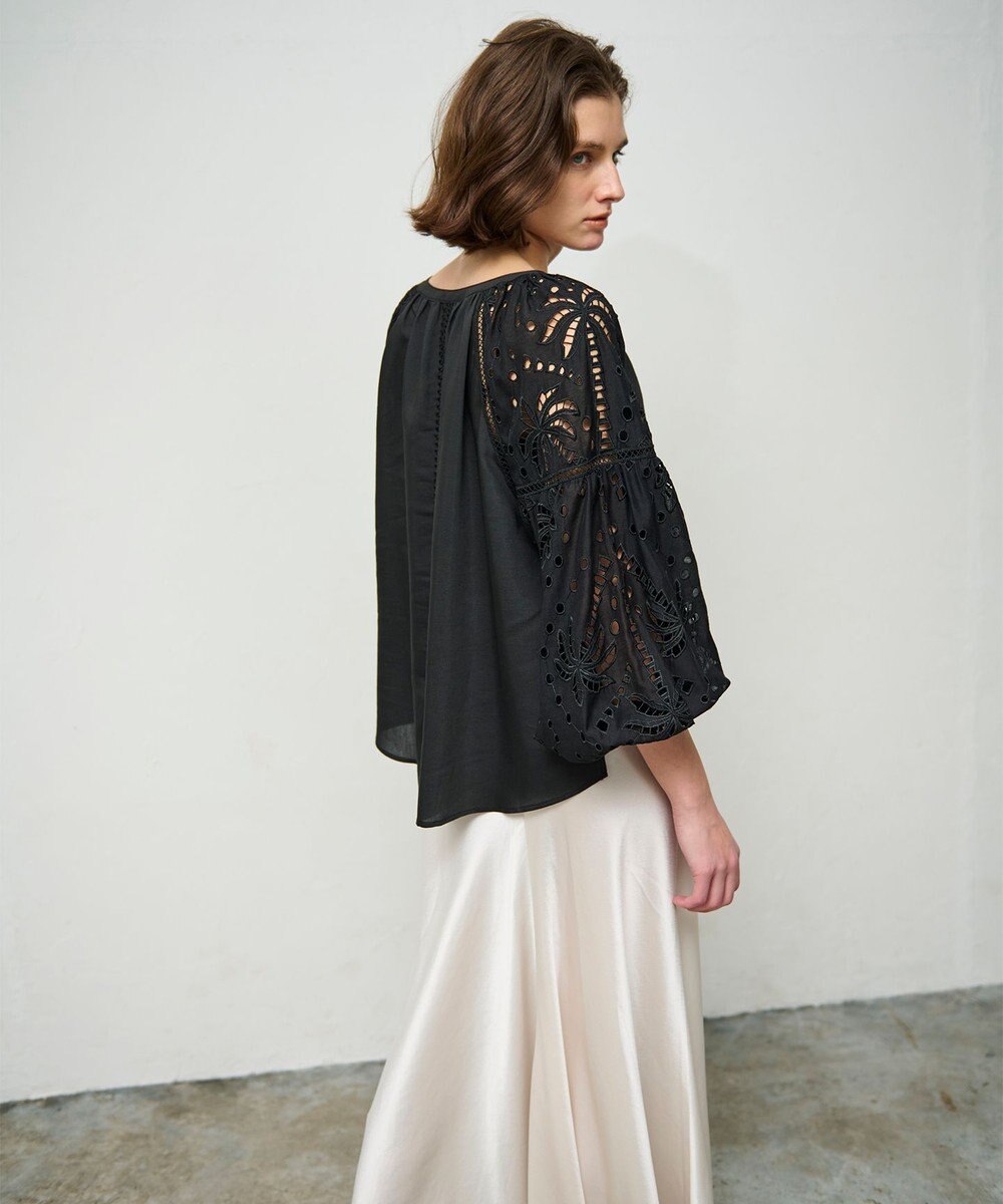 GRACE CONTINENTAL ヤシ柄カットワークトップ 