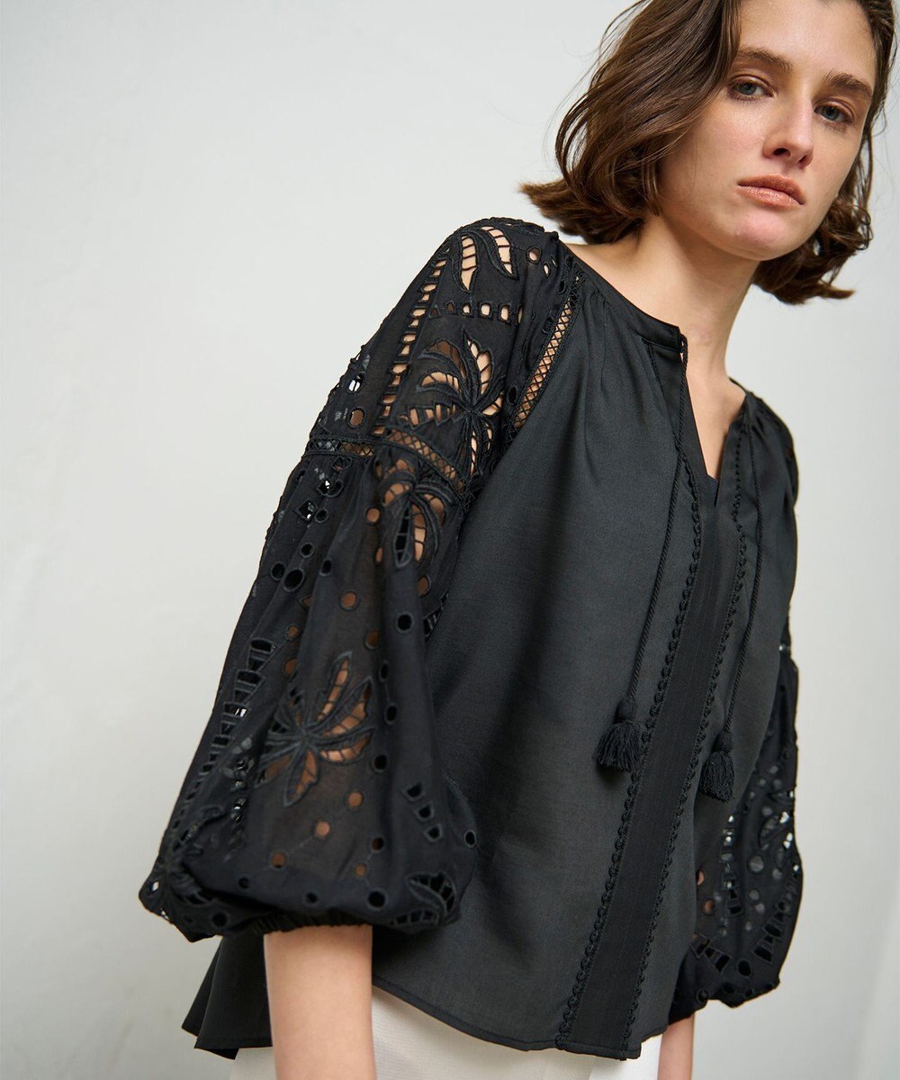 GRACE CONTINENTAL ヤシ柄カットワークトップ 