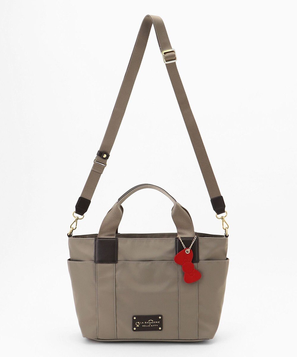 LA BAGAGERIE 【LA BAGAGERIE×HELLO KITTY】リボンチャーム付き　デイリートート　Sサイズ 