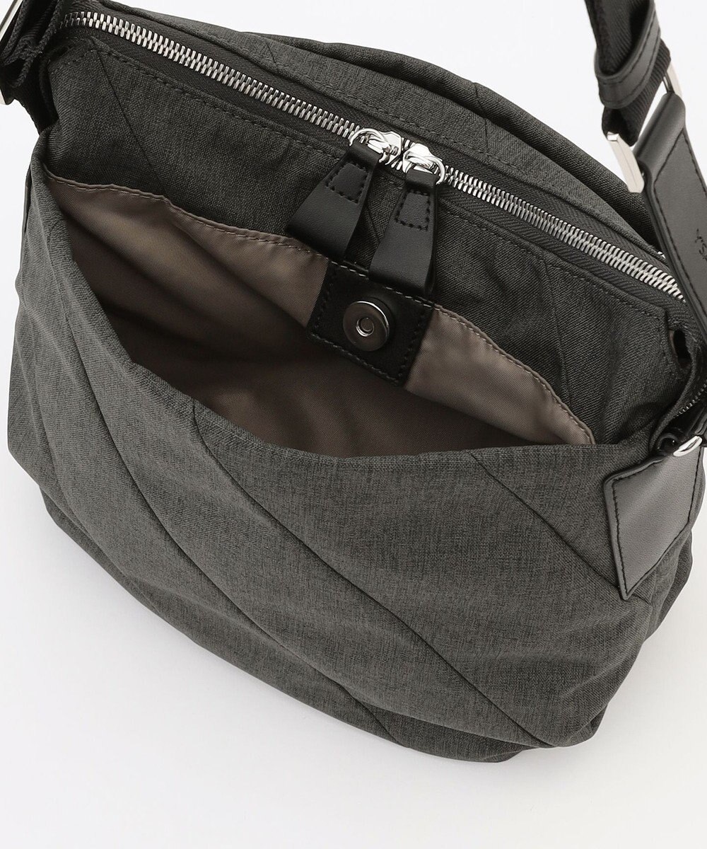 Y'SACCS ストリームラインショルダー 