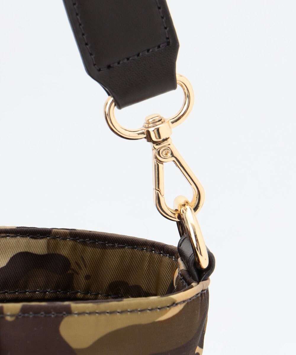 LA BAGAGERIE 【LA BAGAGERIE×HELLO KITTY】リボンチャーム付き　デイリートート　Sサイズ 