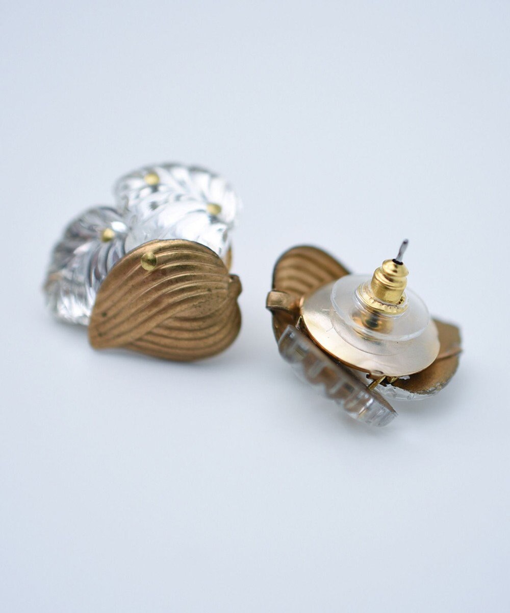 monshiro 【シルバー/ガラス】ハナミズキリーフピアス 