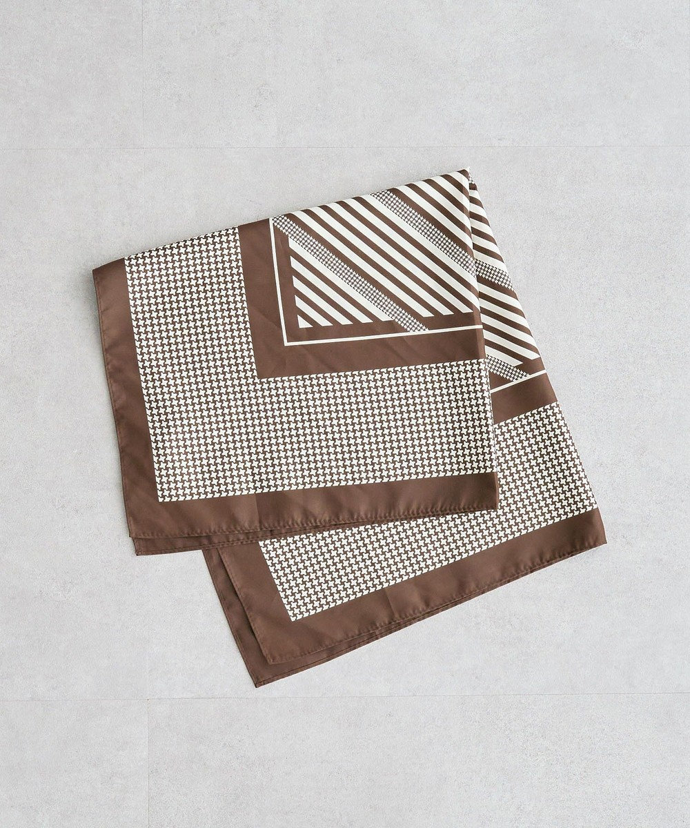 Green Parks ７０ｃｍ　幾何学柄スカーフ 