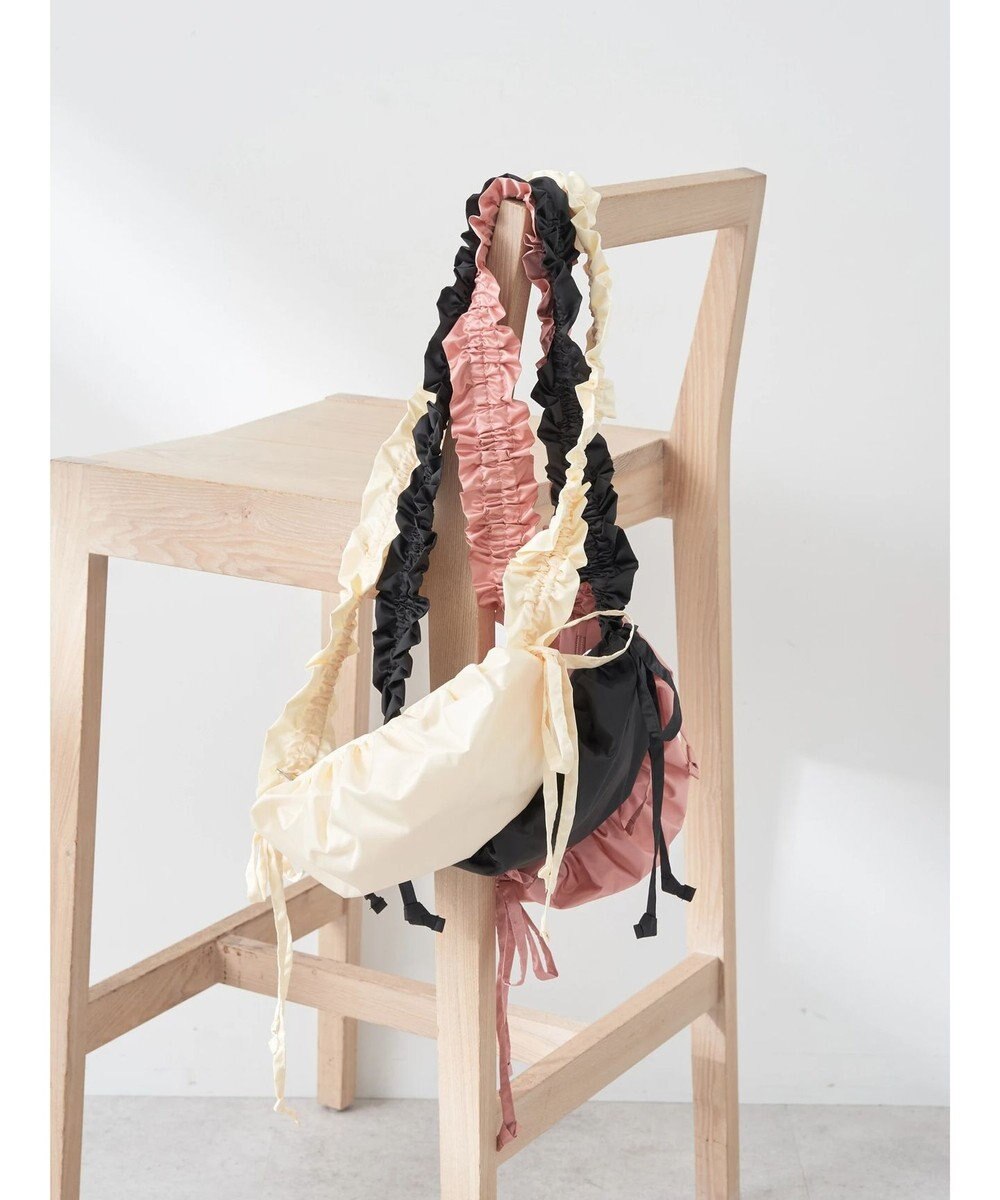 earth music&ecology ギャザーボディバッグ 