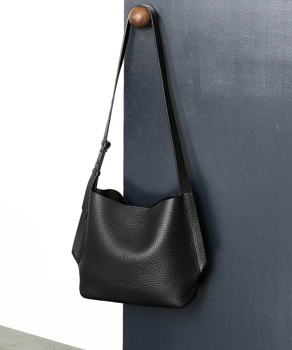 IACUCCI ルオータ ミディアムショルダー ALCE 