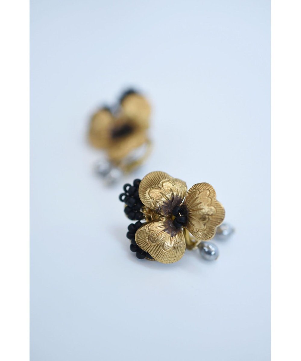 monshiro 【パール】ビオラ イヤリング（ブラック） 