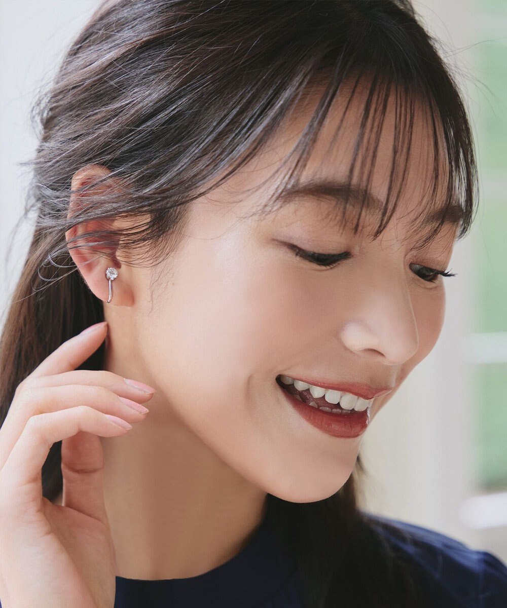 Tiaclasse ワンポイントクリスタルイヤリング 