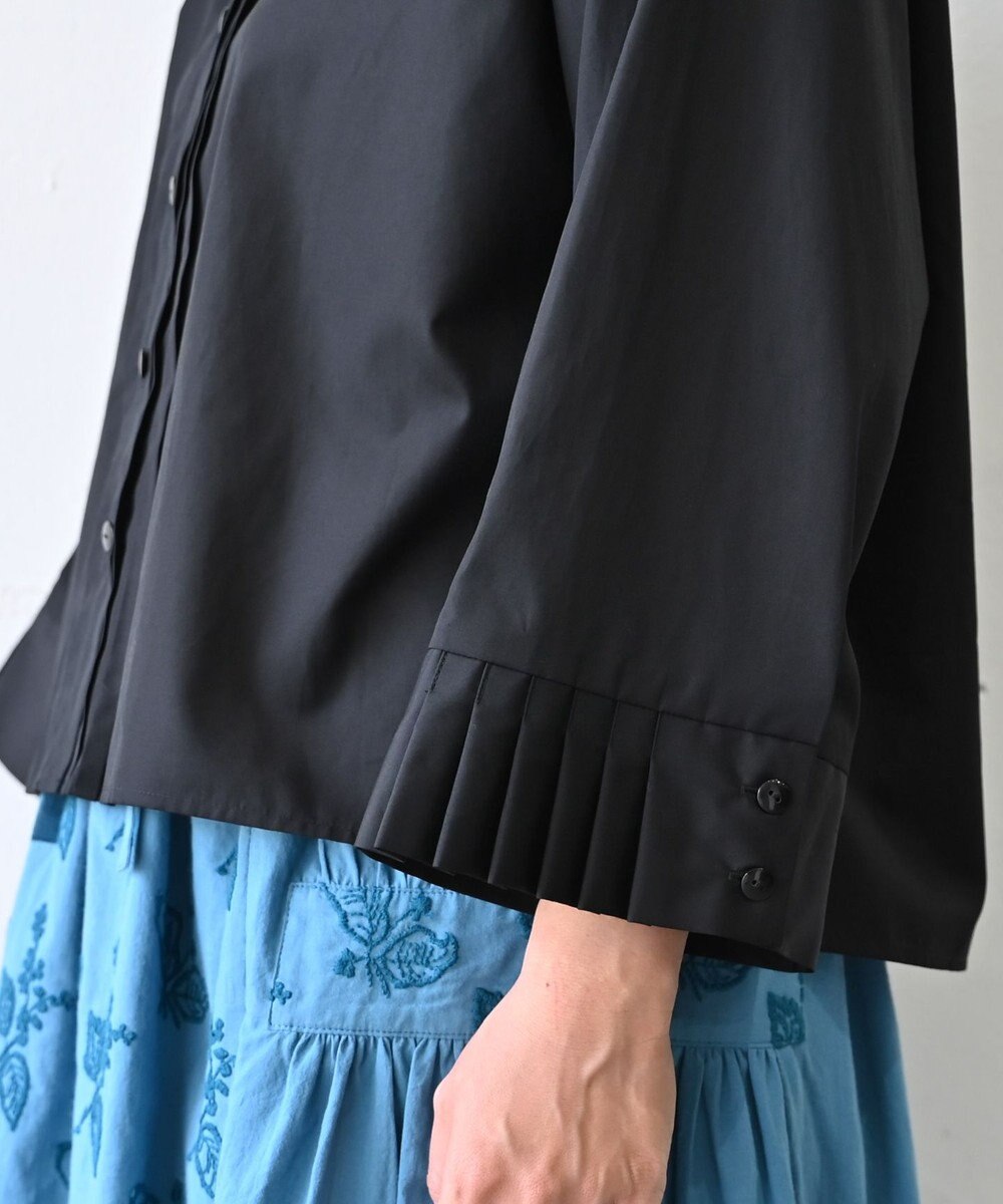 muuc 〈遠州織物の工場で織られた上質なコットン生地〉〈ブロード生地〉フロントタック プリーツ八分袖ブラウス 