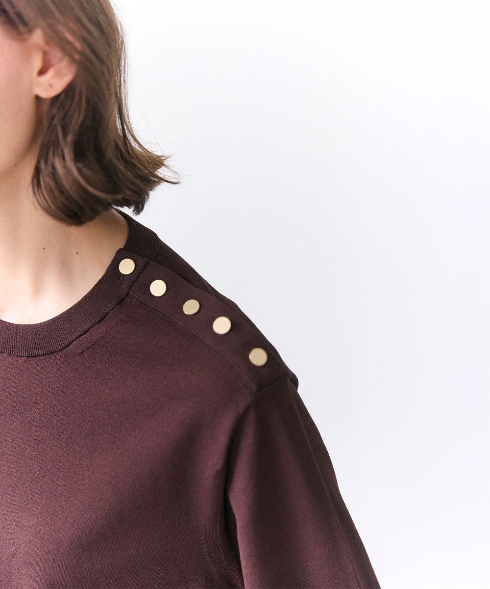 BEIGE， NADIA / ストレッチ メタルボタンニット 