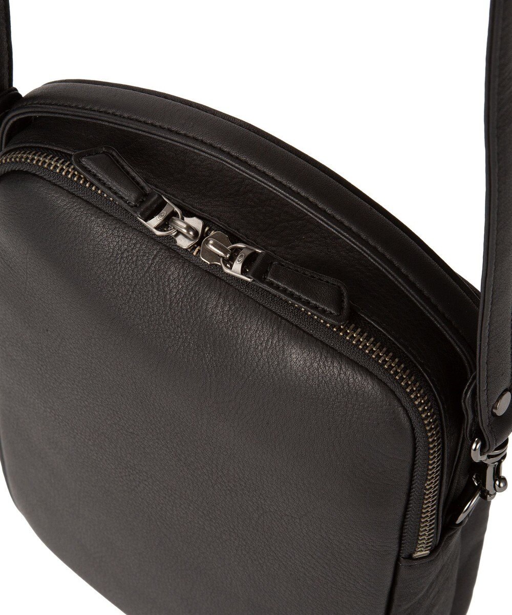 ACE BAGS & LUGGAGE LO HOMME PRESSE アルカイックソフト 本革 縦型ショルダーバッグ 大 71783 ロ・オム・プレッセ 