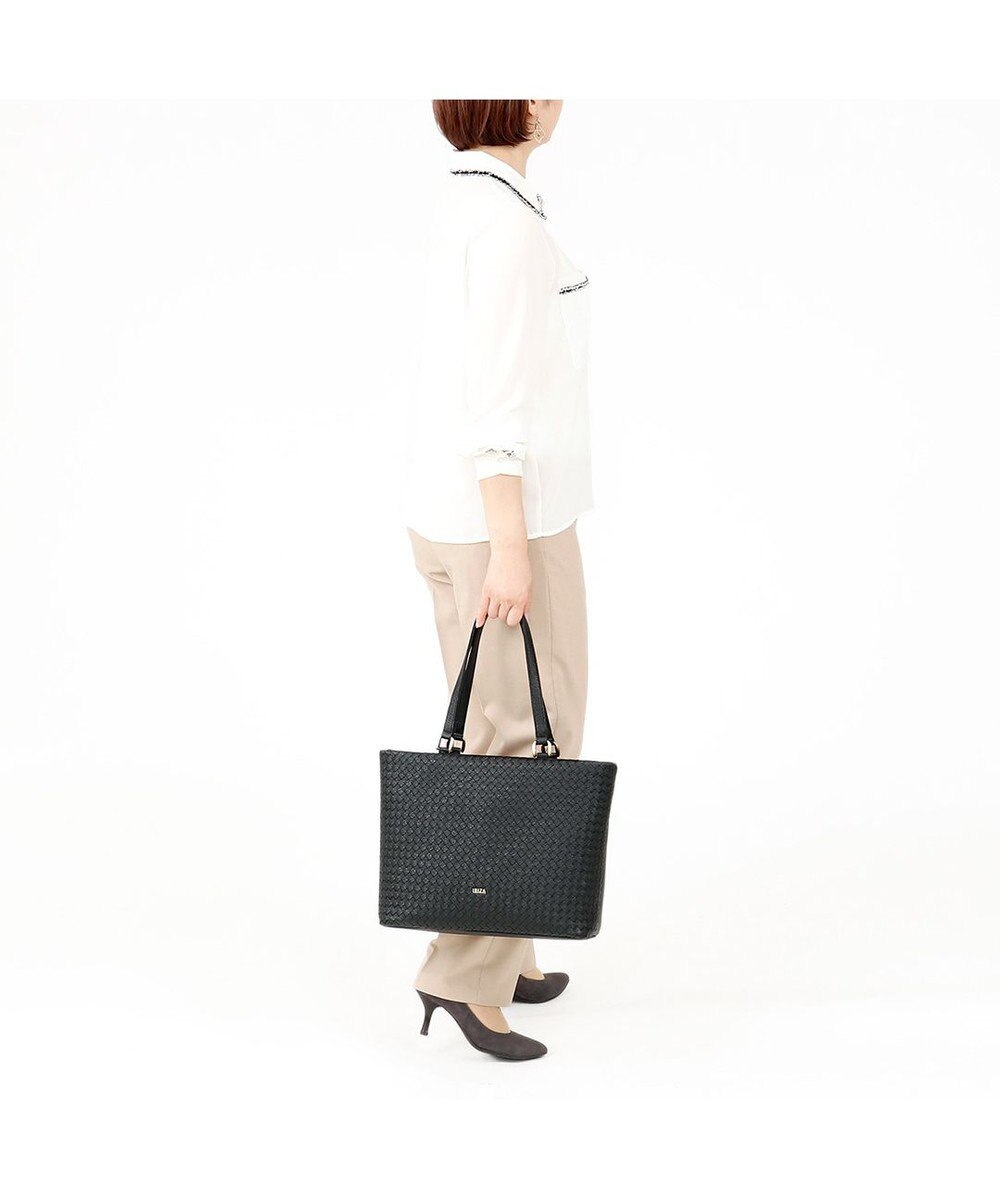 IBIZA マノ　セミショルダーバッグ 