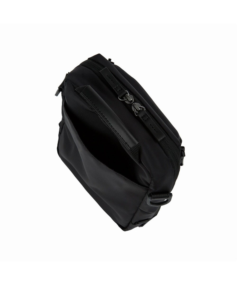 ACE BAGS & LUGGAGE ace. メトレクス ショルダーバッグ  軽量 縦型 19111 エース 