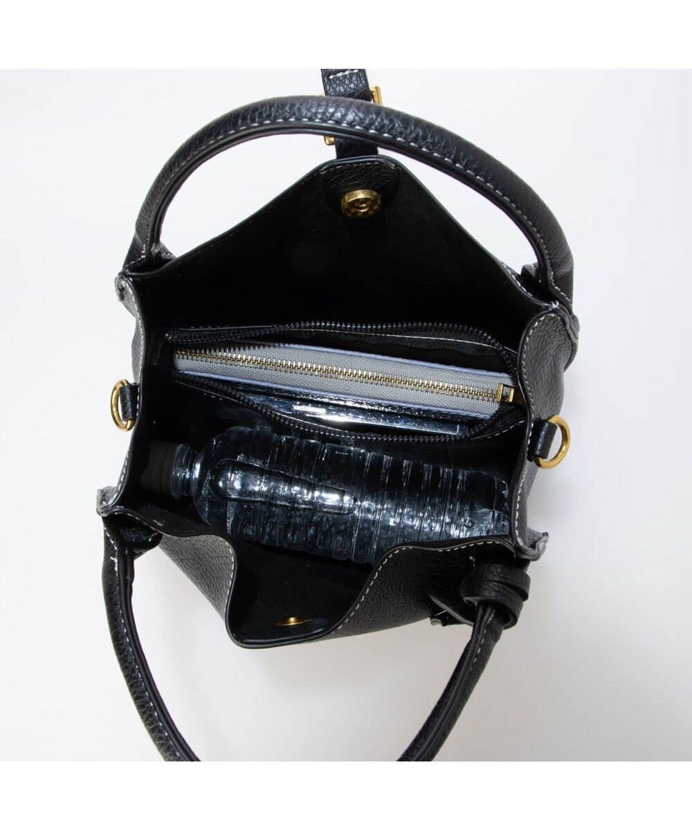 UNBILLION カシュカシュ cachecache / 1枚革風ショルダーベルト付ディテールトート 