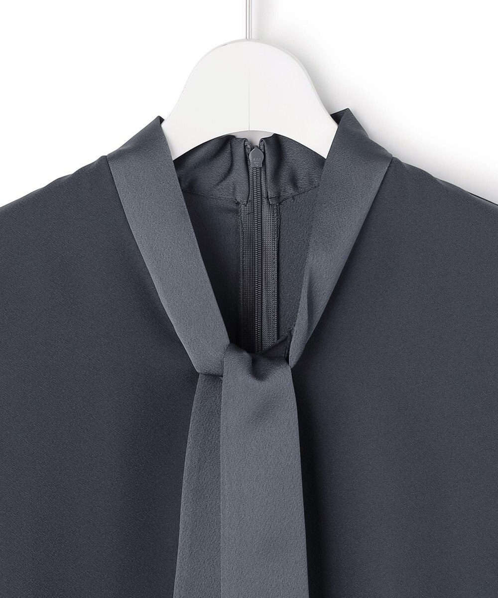 ICB 【先行予約】 FluidBackSatin ドルマンスリーブボウタイブラウス 