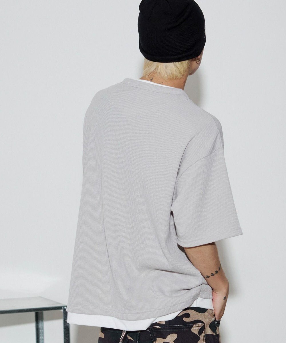 WEGO 【ユニセックス着用ITEM/MLサイズ展開】キーネックフェイクレイヤードグラフィックT（SS） 