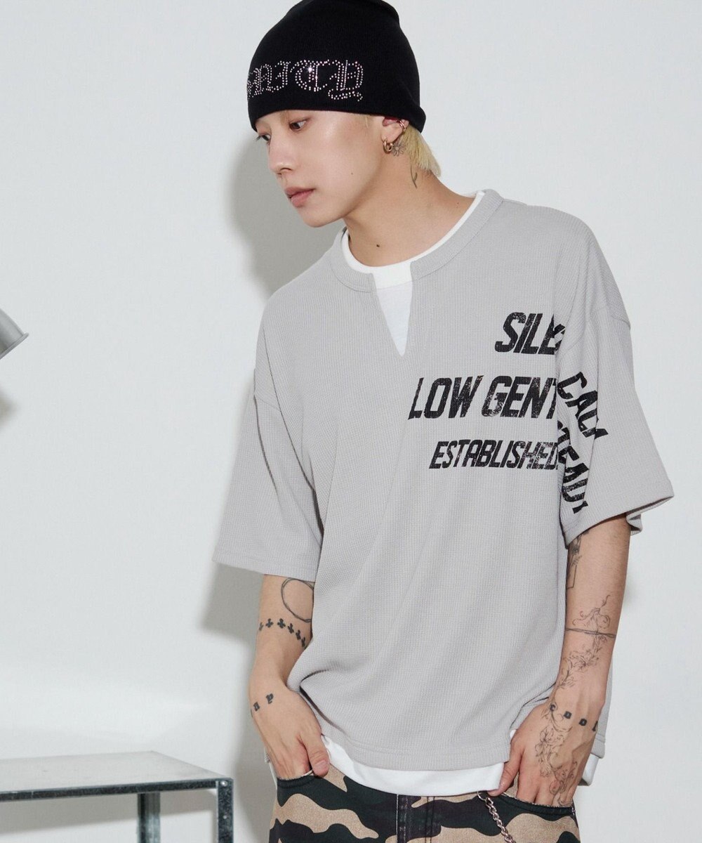 WEGO 【ユニセックス着用ITEM/MLサイズ展開】キーネックフェイクレイヤードグラフィックT（SS） 