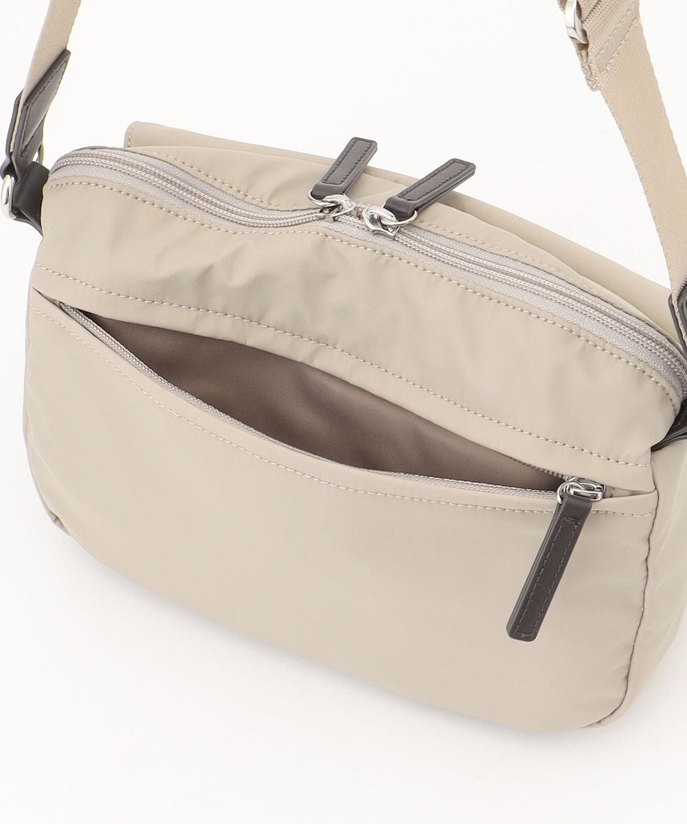 Y'SACCS ダブルタブ　トラベルポシェット 