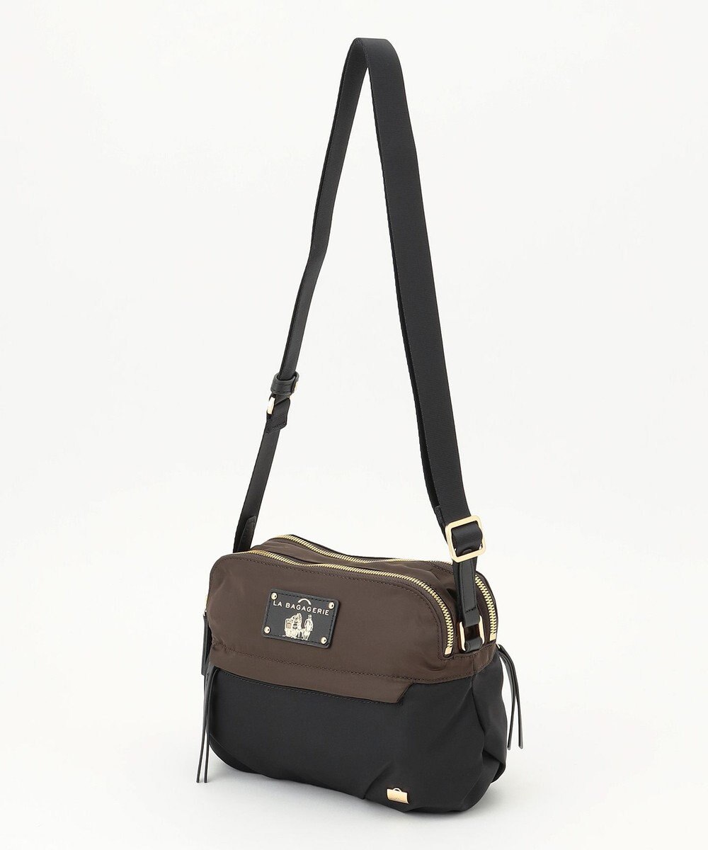 LA BAGAGERIE ウォータープルーフナイロン　スクエアショルダー 