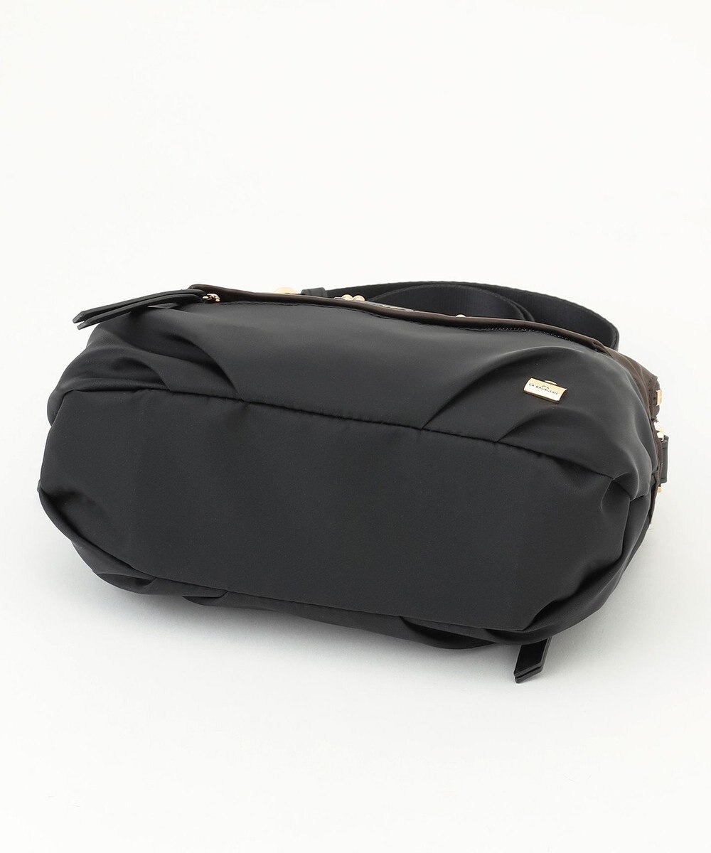 LA BAGAGERIE ウォータープルーフナイロン　スクエアショルダー 