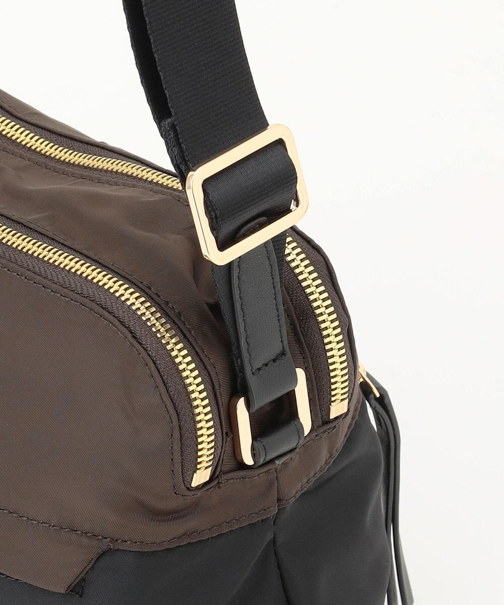 LA BAGAGERIE ウォータープルーフナイロン　スクエアショルダー 