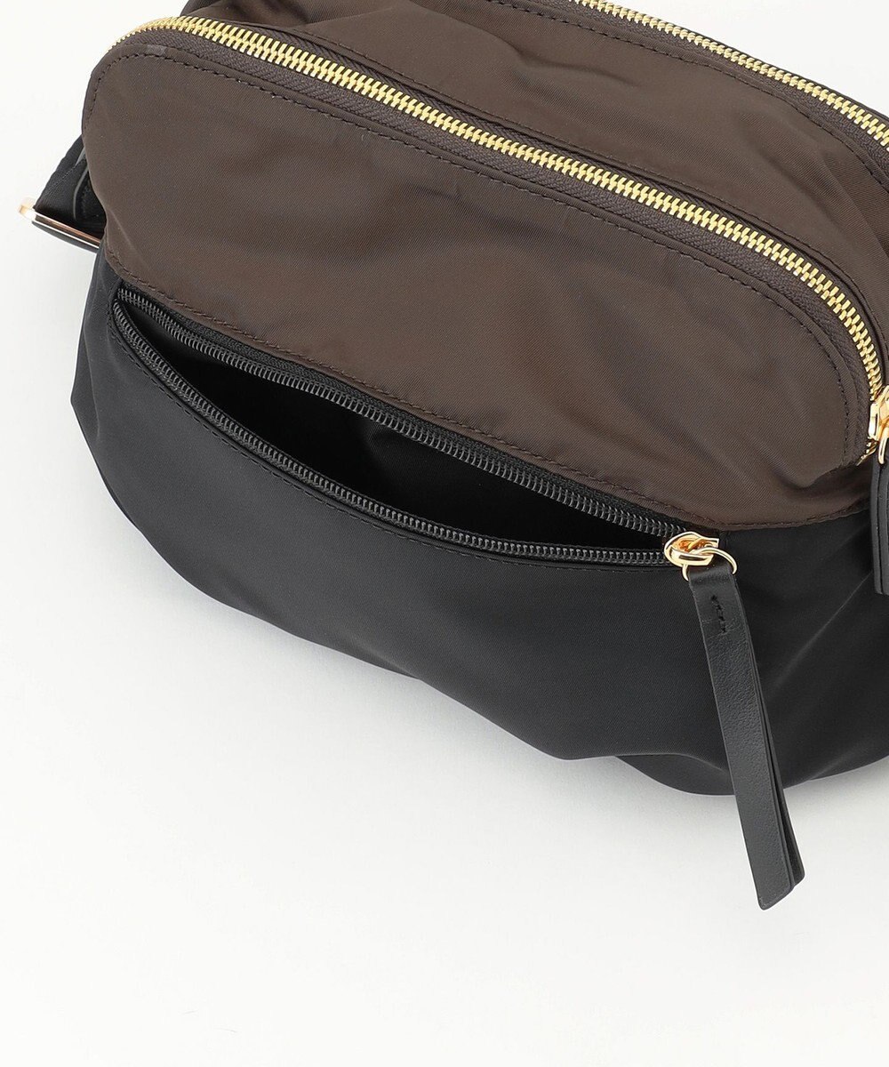 LA BAGAGERIE ウォータープルーフナイロン　スクエアショルダー 