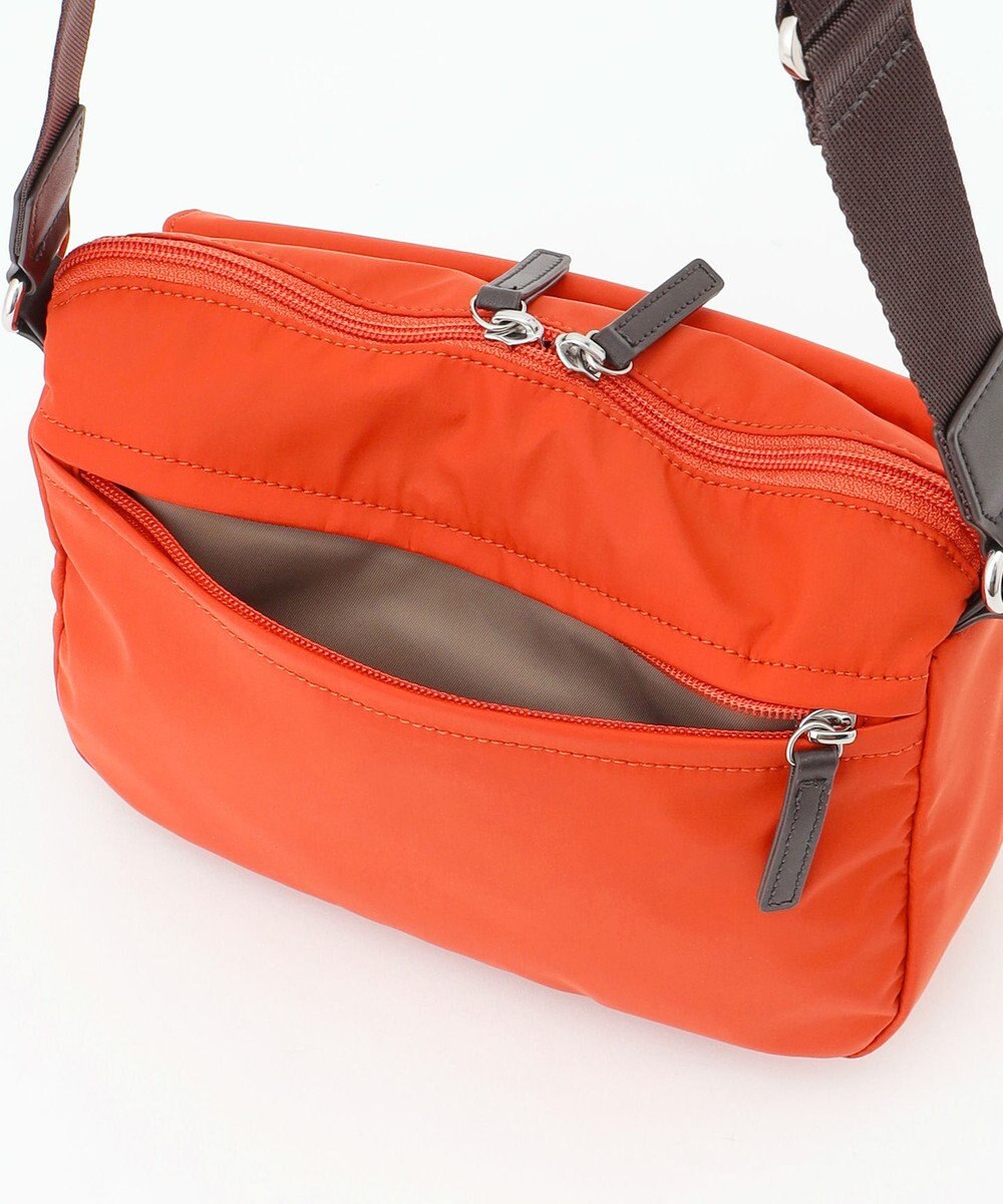 Y'SACCS ダブルタブ　トラベルポシェット 