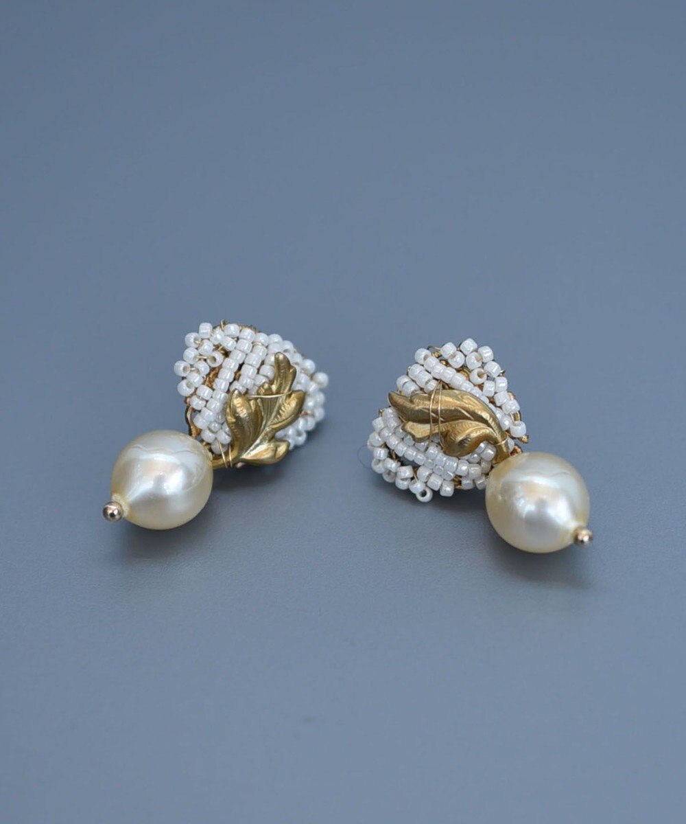 monshiro シュウメイギクプチ ピアス（ホワイト） 