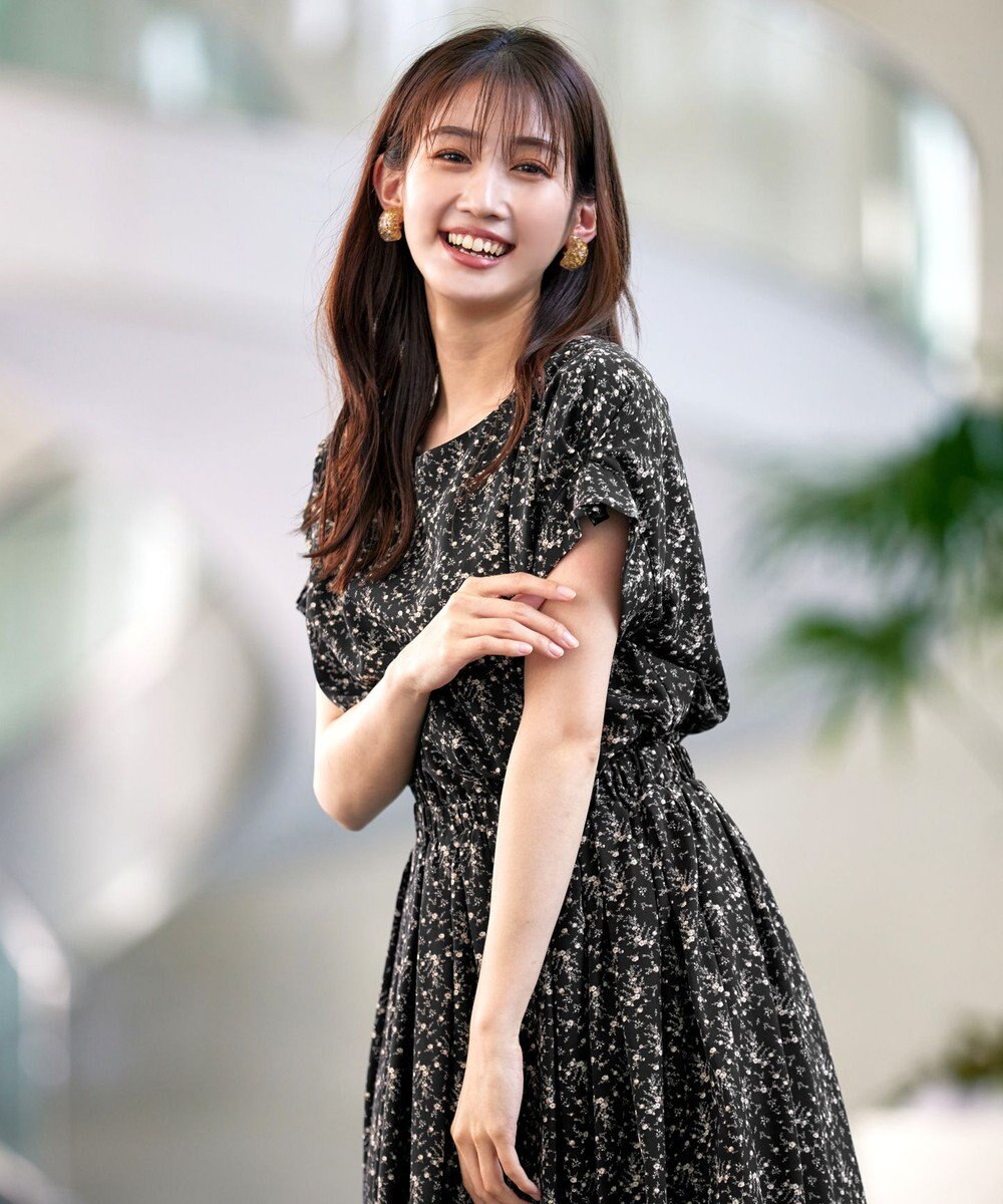 Tiaclasse 【洗える】花柄タックフレンチスリーブワンピース 