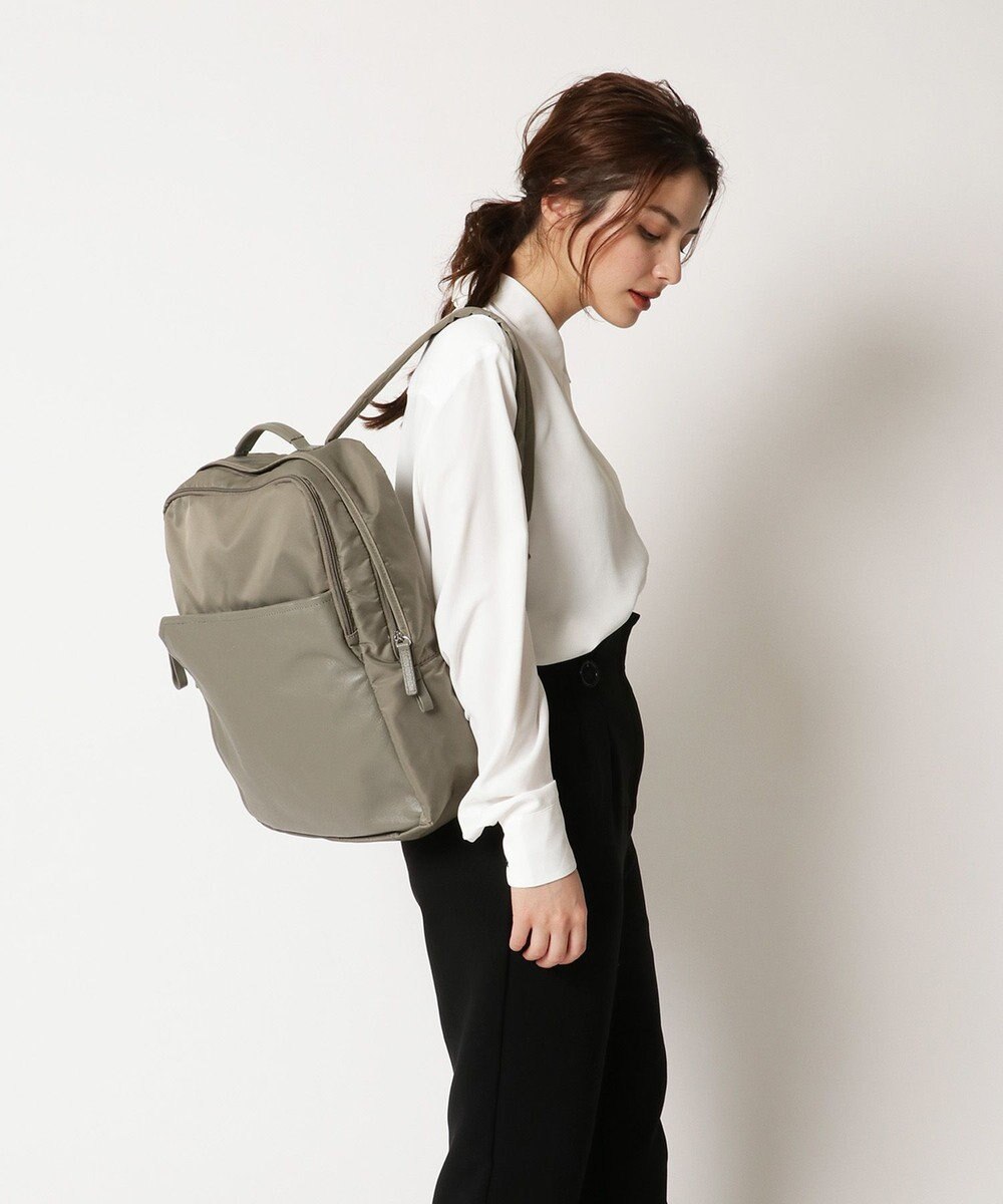 Y'SACCS ナイロン×レザー　スクエアリュックサック 