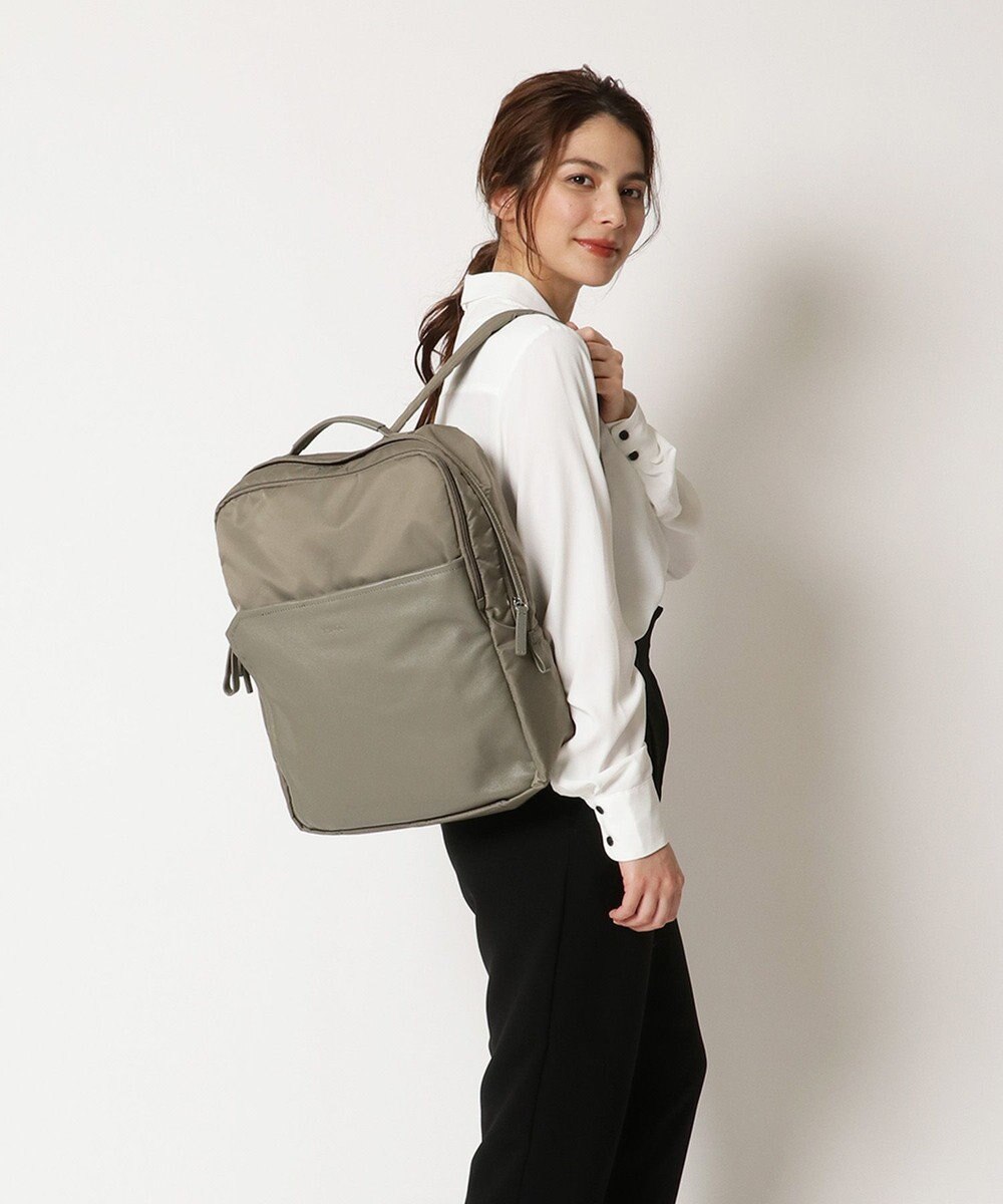 Y'SACCS ナイロン×レザー　スクエアリュックサック 