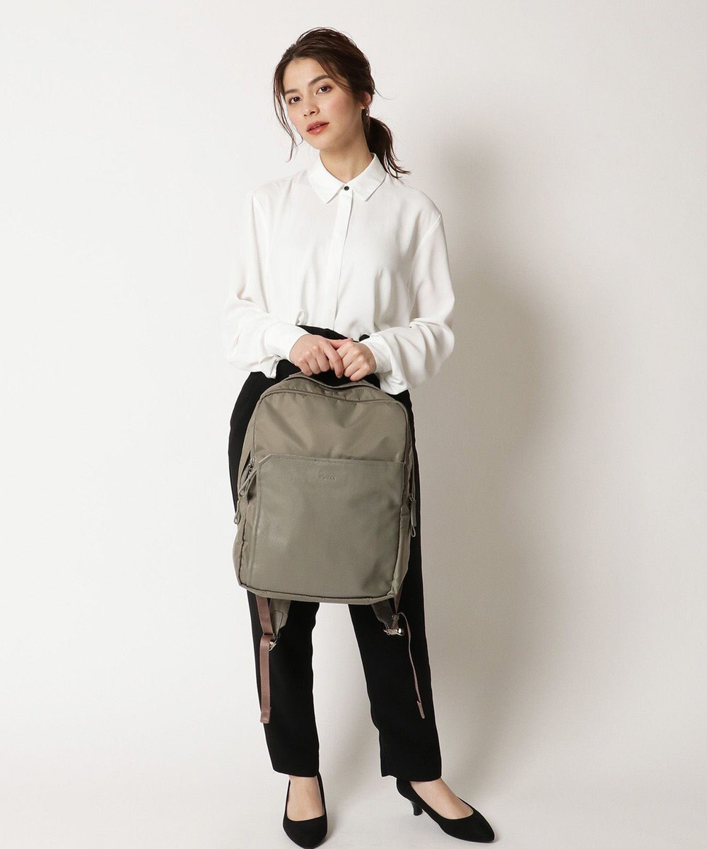 Y'SACCS ナイロン×レザー　スクエアリュックサック 