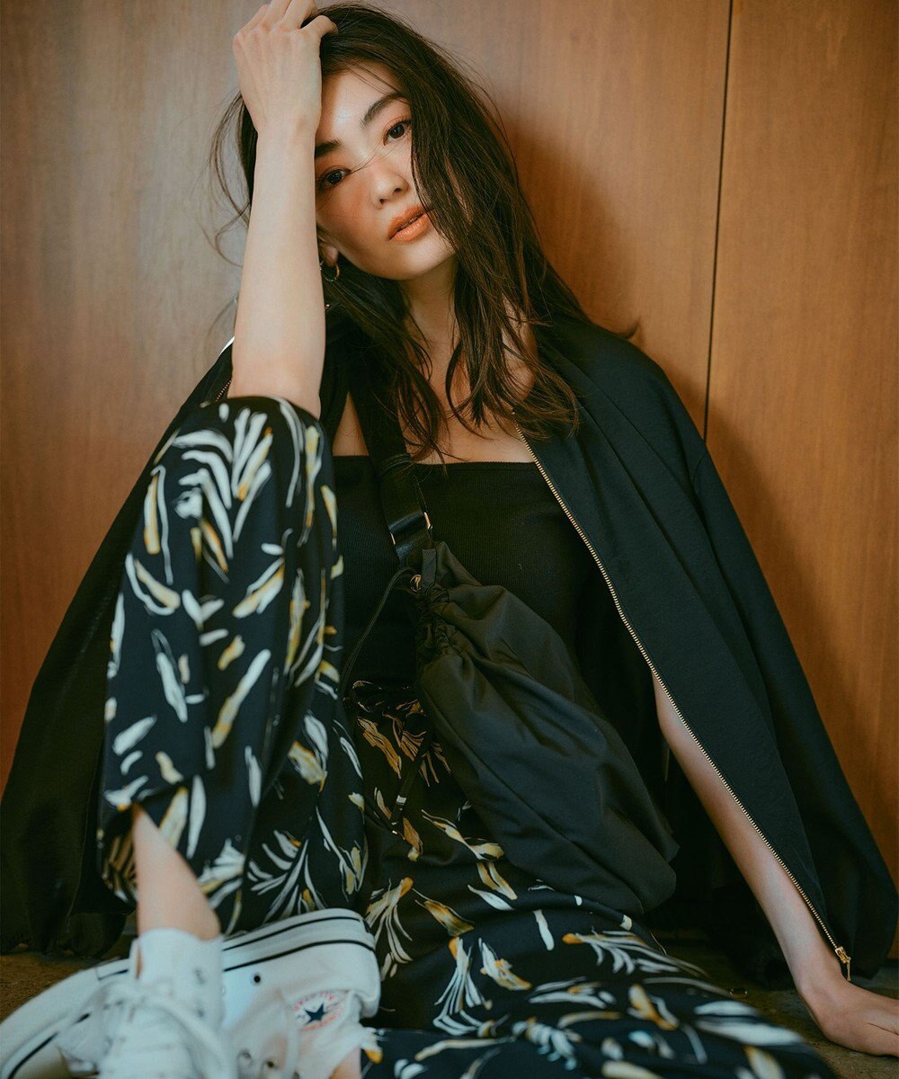 23区 【洗える】スリークボタニカルプリント ドロスト パンツ 