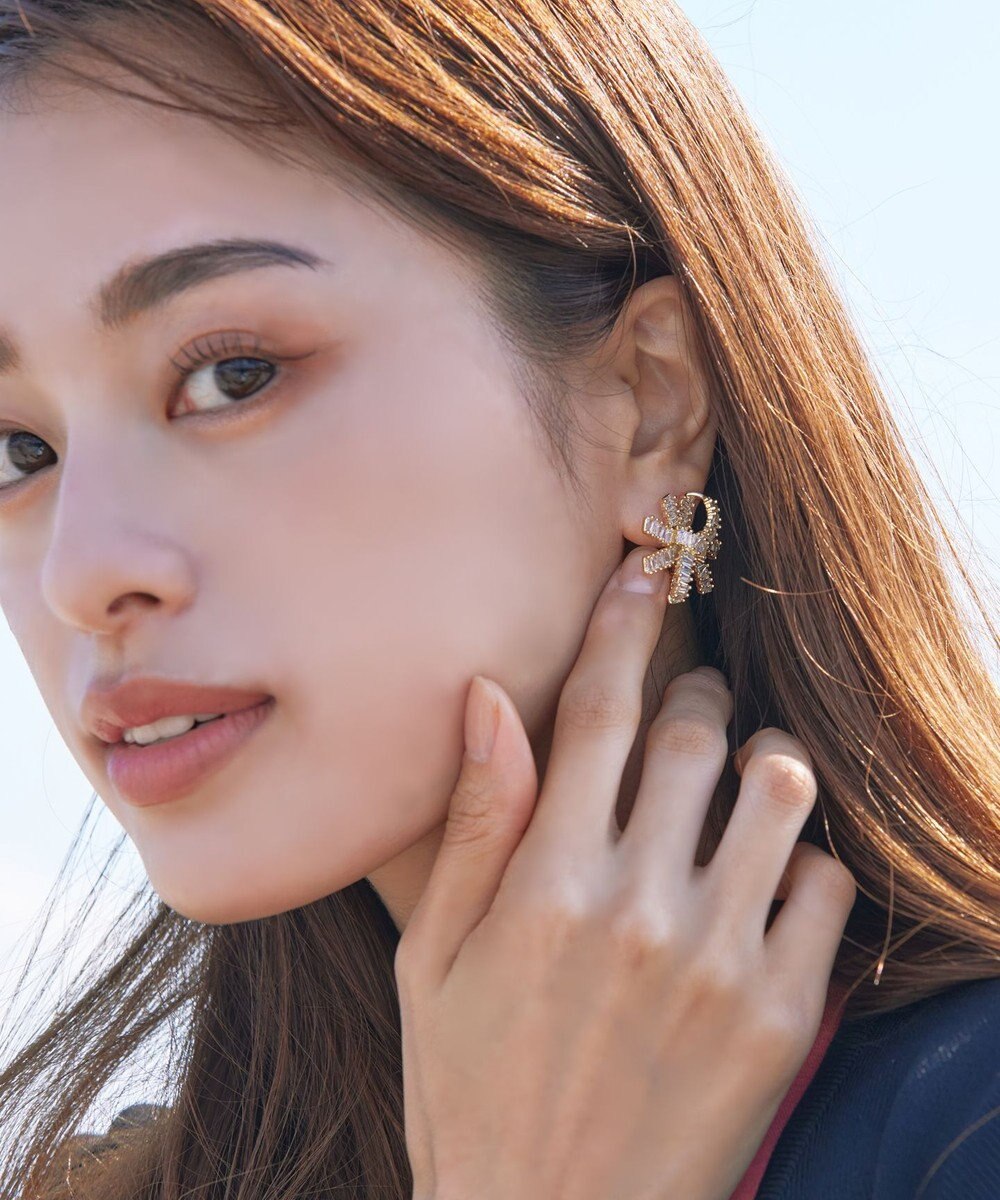 Tiaclasse リボンフラワービジューピアス 