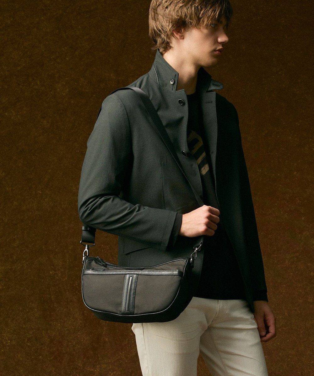 JOSEPH ABBOUD 【軽量/撥水素材】インターレースハーフムーンバッグ 