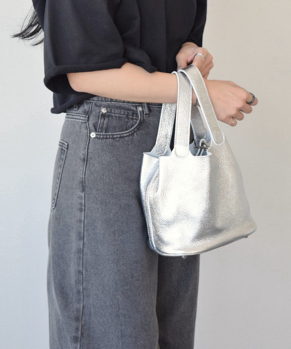 INTER-CHAUSSURES 【ANDREA CARDONE】メタリックレザーバケットバッグ 